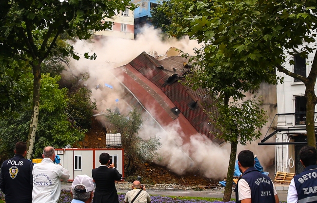 Ertürk Apartmanı sakinlerinden Arda Turan'a dava